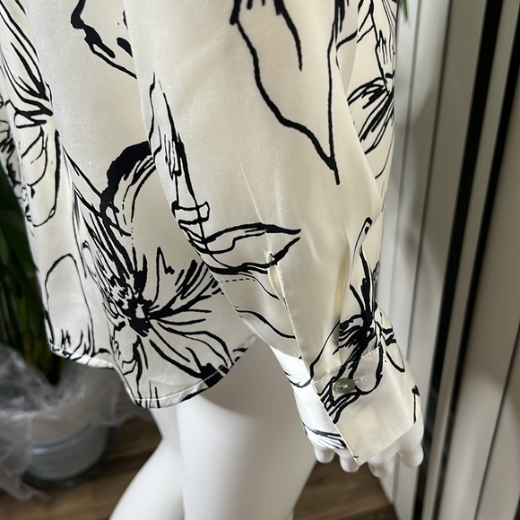 Joie Silk Black and Cream Floral Long Sleeve Button Down Shirt Size M - Picture 5 of 10